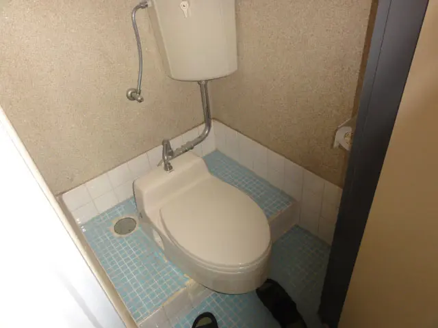 空き家活用前のトイレ